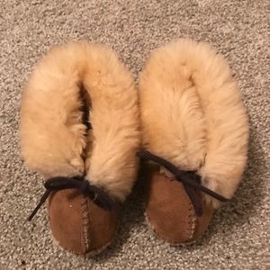 Minnetonka sheepskin booties